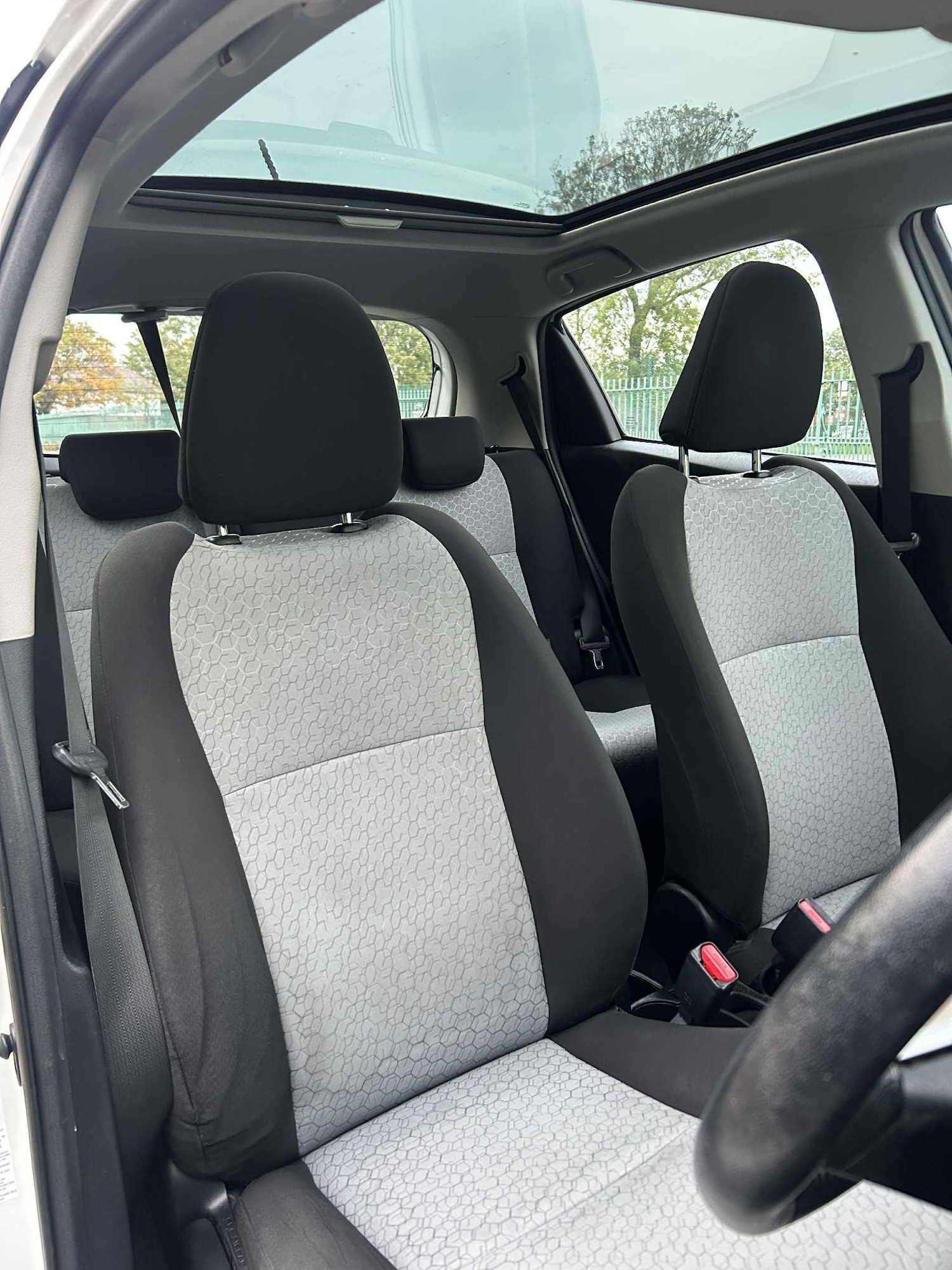 Used Toyota Yaris 2011 for sale - 76319450: Photo 12