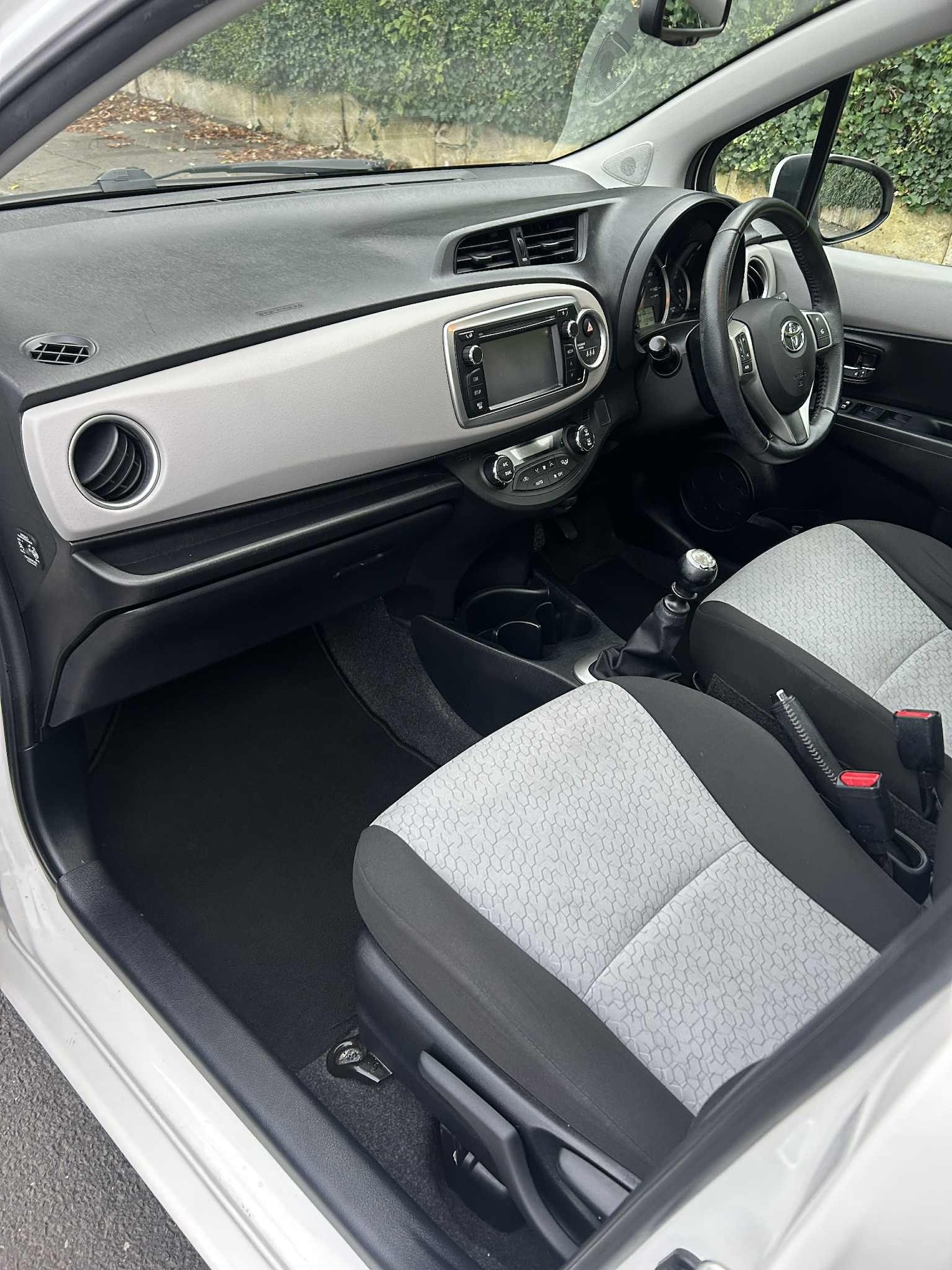 Used Toyota Yaris 2011 for sale - 76319450: Photo 16