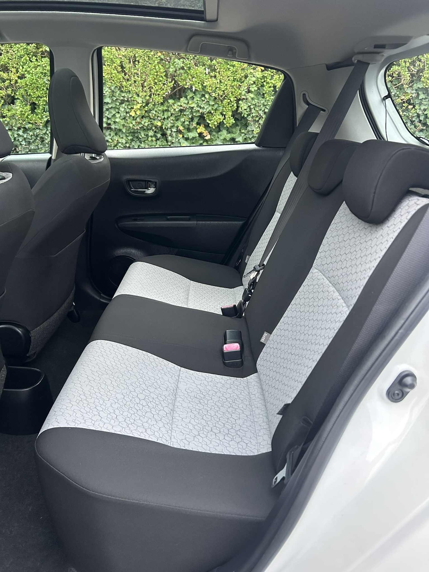 Used Toyota Yaris 2011 for sale - 76319450: Photo 17
