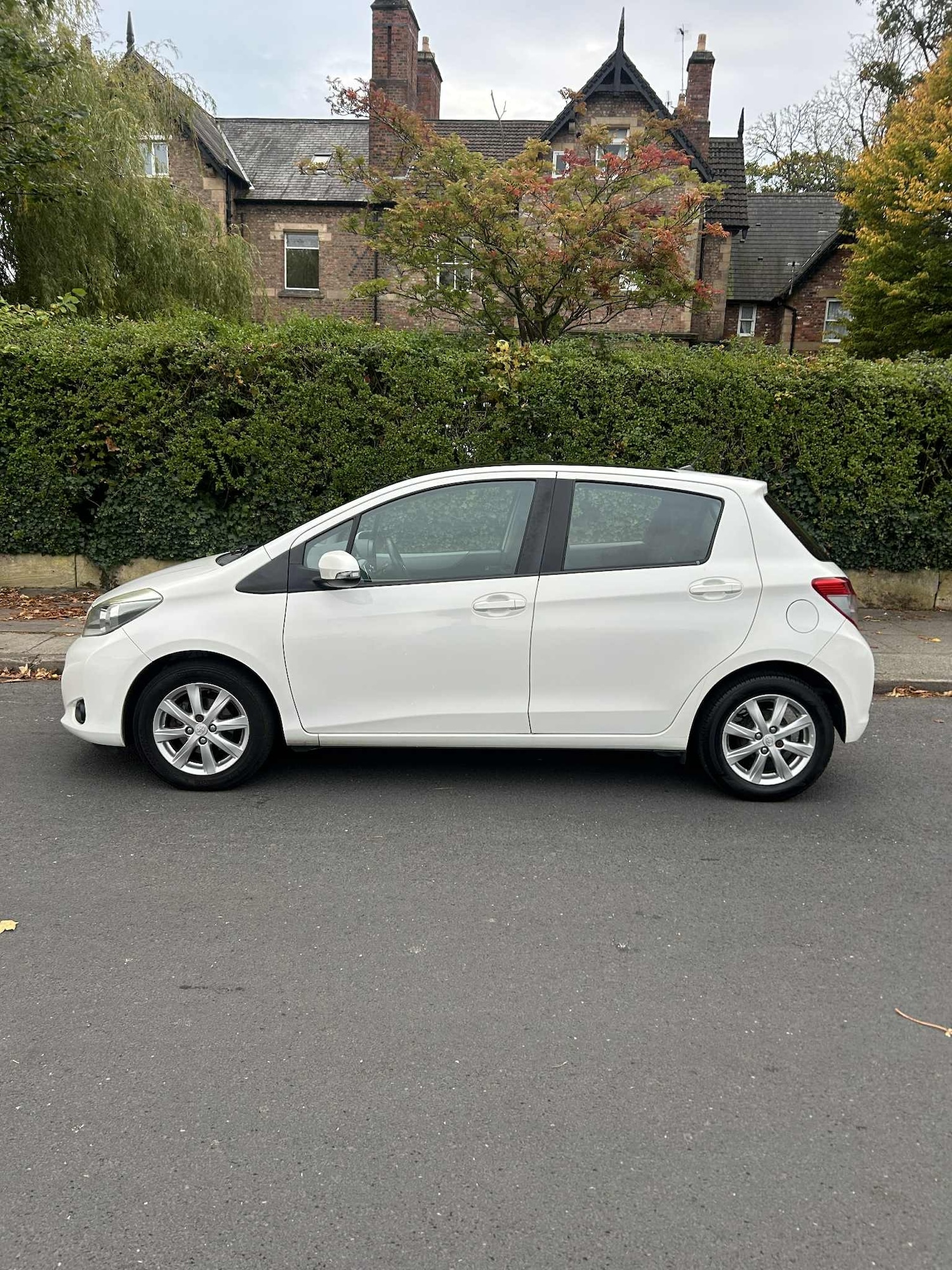 Used Toyota Yaris 2011 for sale - 76319450: Photo 3