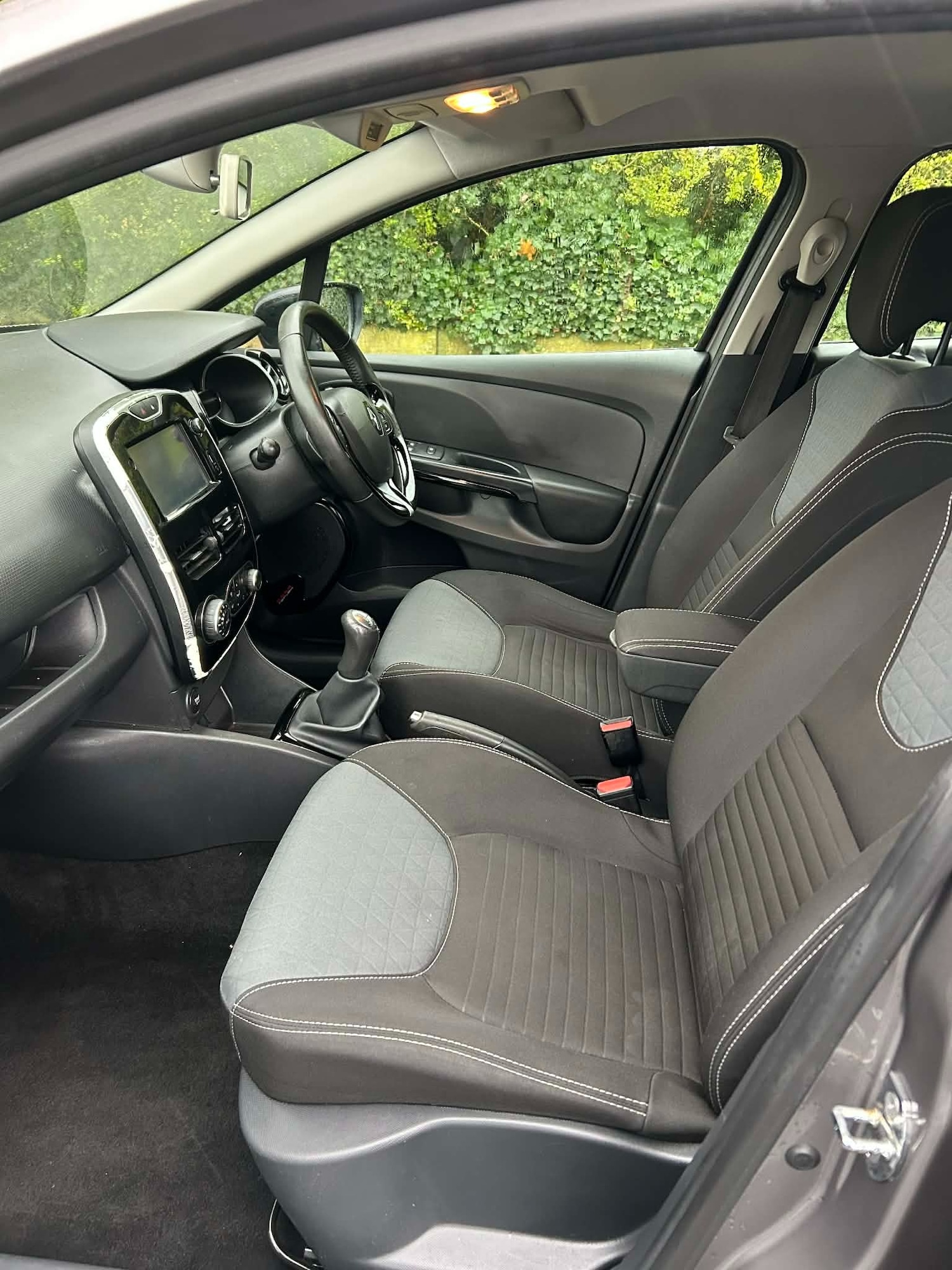 Used Renault Clio 2015 for sale - 76762770: Photo 11