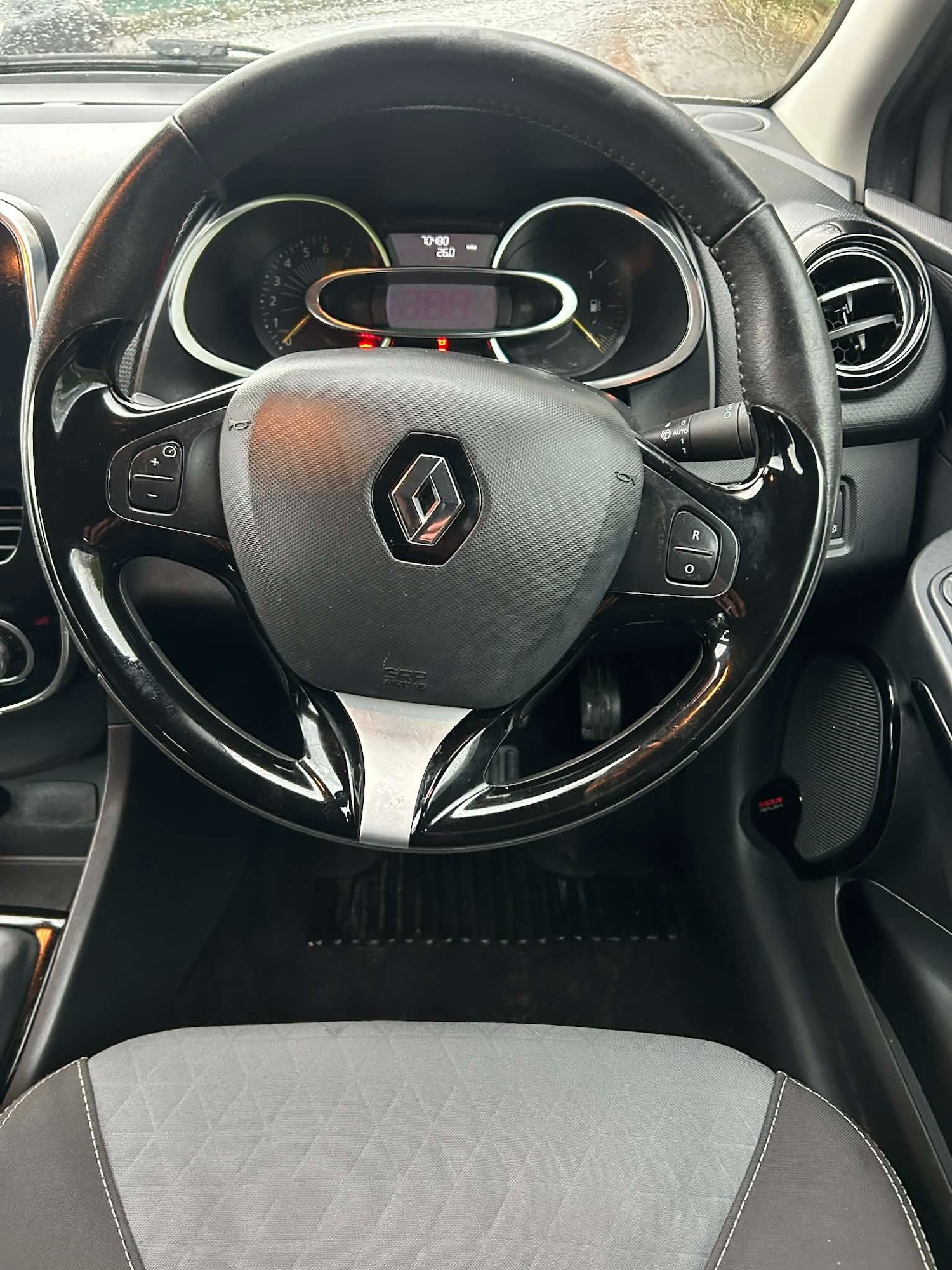 Used Renault Clio 2015 for sale - 76762770: Photo 18