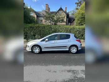 Used Peugeot 308 2010 for sale - 76402868: Photo