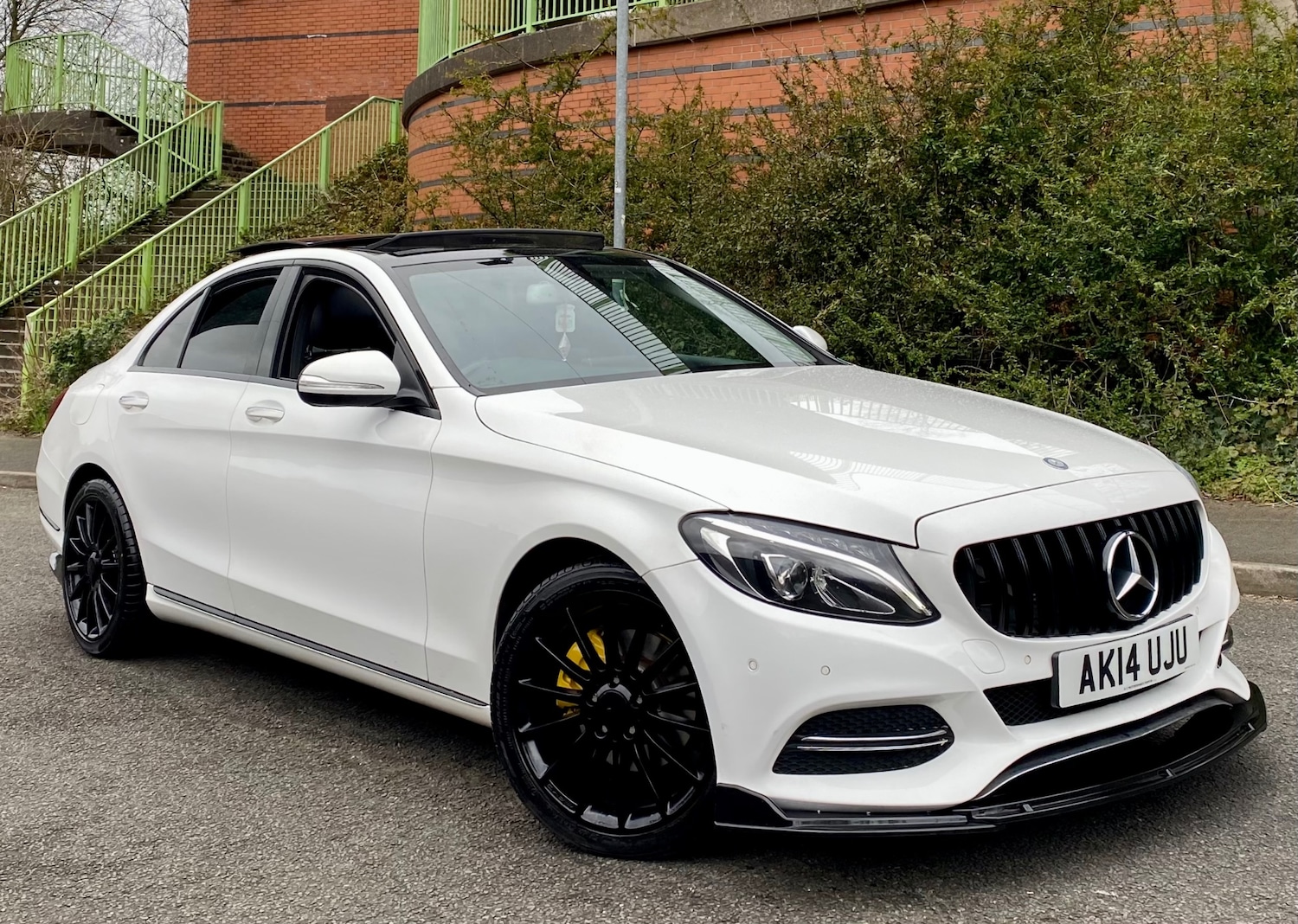 Used Mercedes-Benz C Class 2014 for sale - 77907002: Photo 2