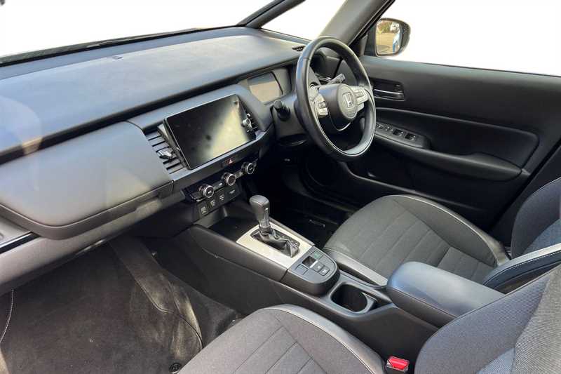 Used Honda Jazz 2023 for sale - 76842343: Photo 2