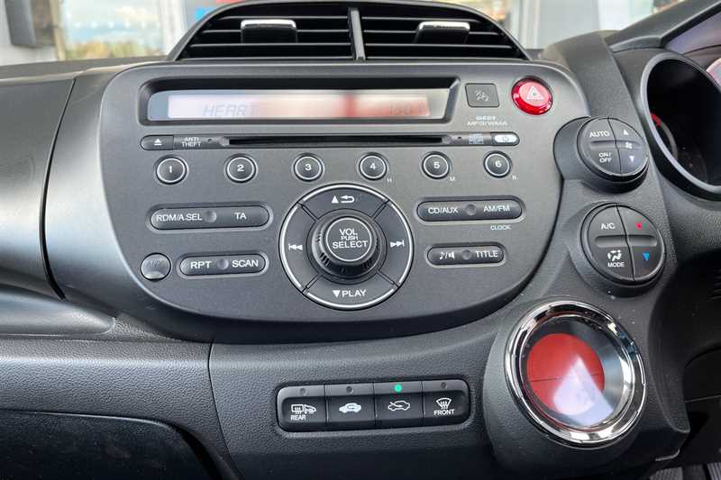 Used Honda Jazz 2015 for sale - 77855876: Photo 15