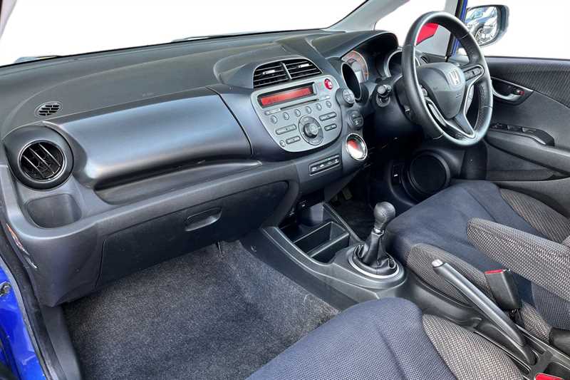 Used Honda Jazz 2015 for sale - 77855876: Photo 2