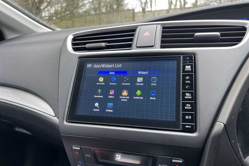 Used Honda Civic 2016 for sale - 77600610: Photo 15