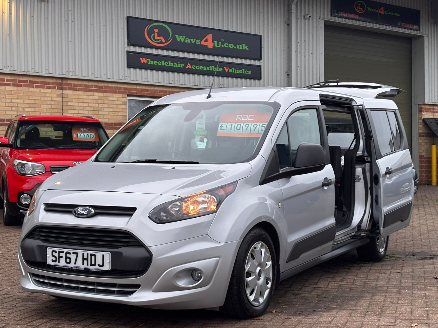 Used Ford Grand Tourneo Connect 2017 for sale - 76511077: Photo 18