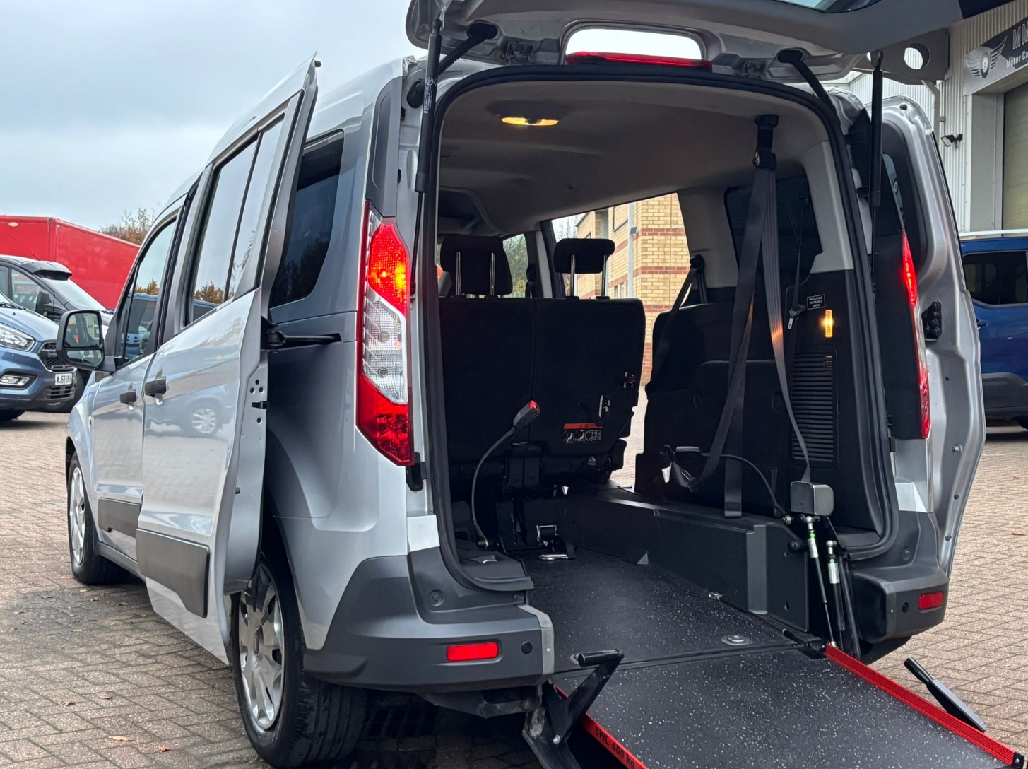 Used Ford Grand Tourneo Connect 2017 for sale - 76511077: Photo 19