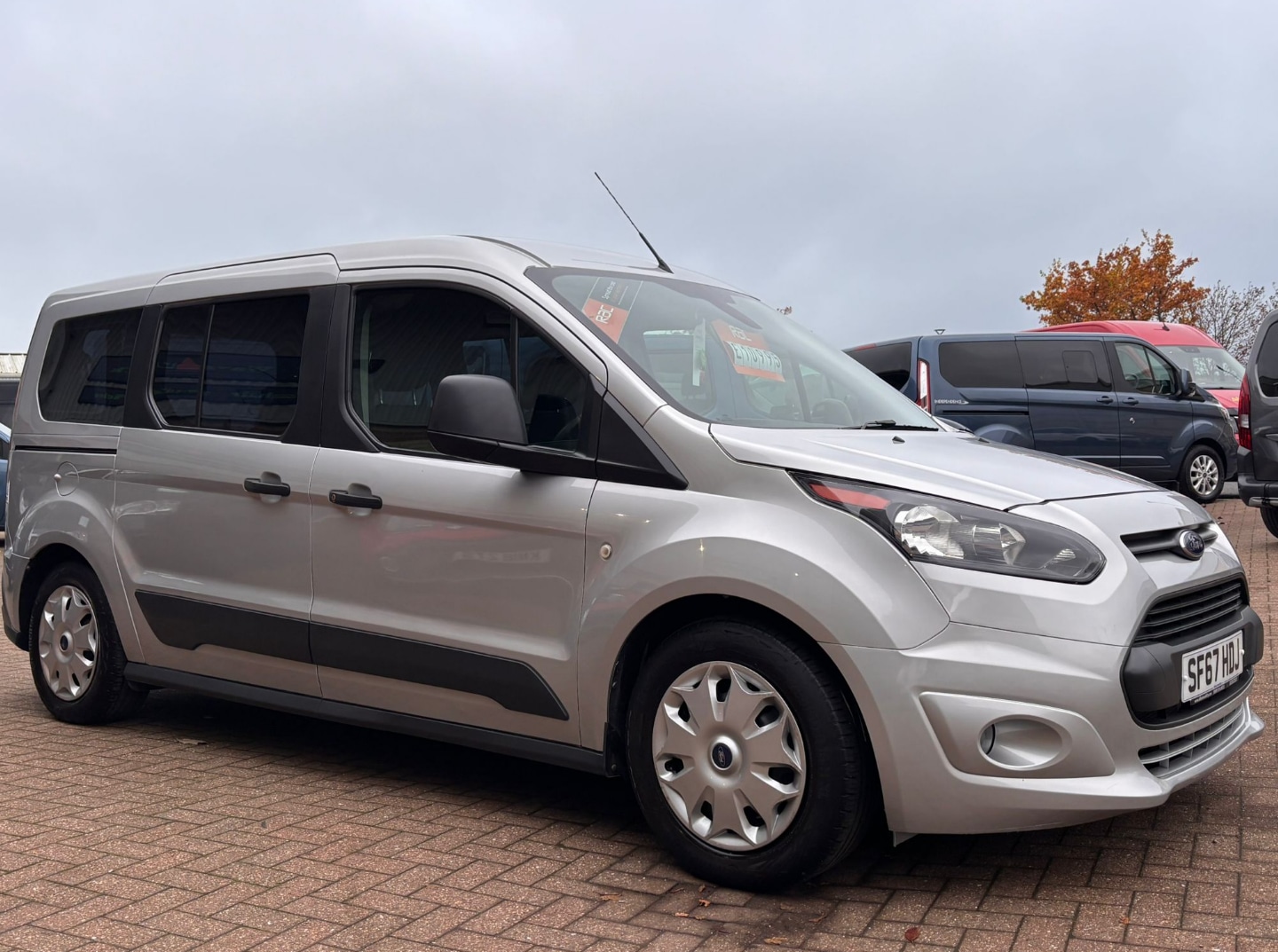 Used Ford Grand Tourneo Connect 2017 for sale - 76511077: Photo 2