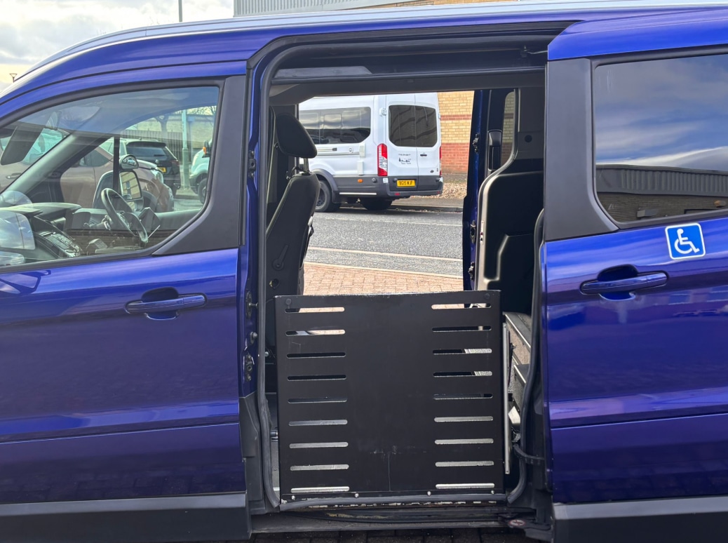 Used Ford Grand Tourneo Connect 2018 for sale - 78070746: Photo 8