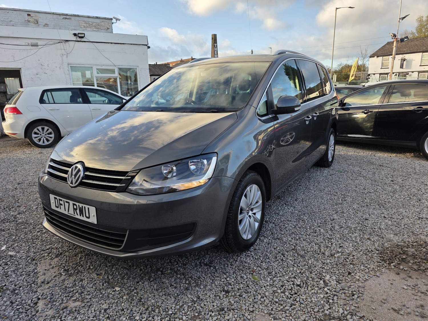 Used Volkswagen Sharan 2017 for sale - 76299116: Photo 2