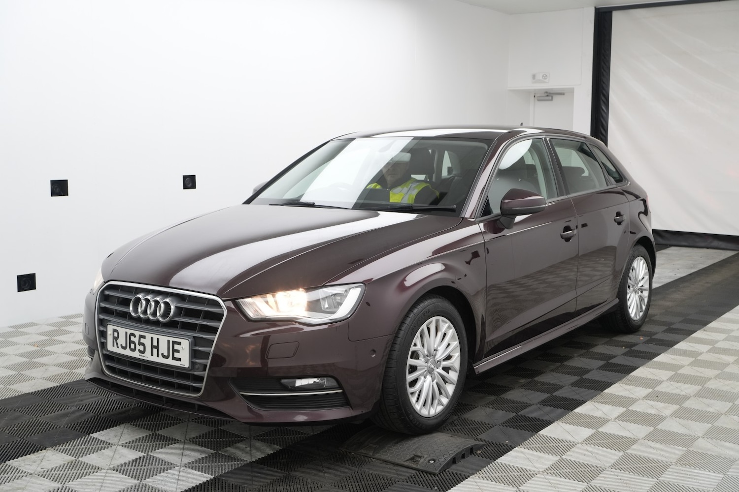 Used Audi A3 2015 for sale - 76536750: Photo 2