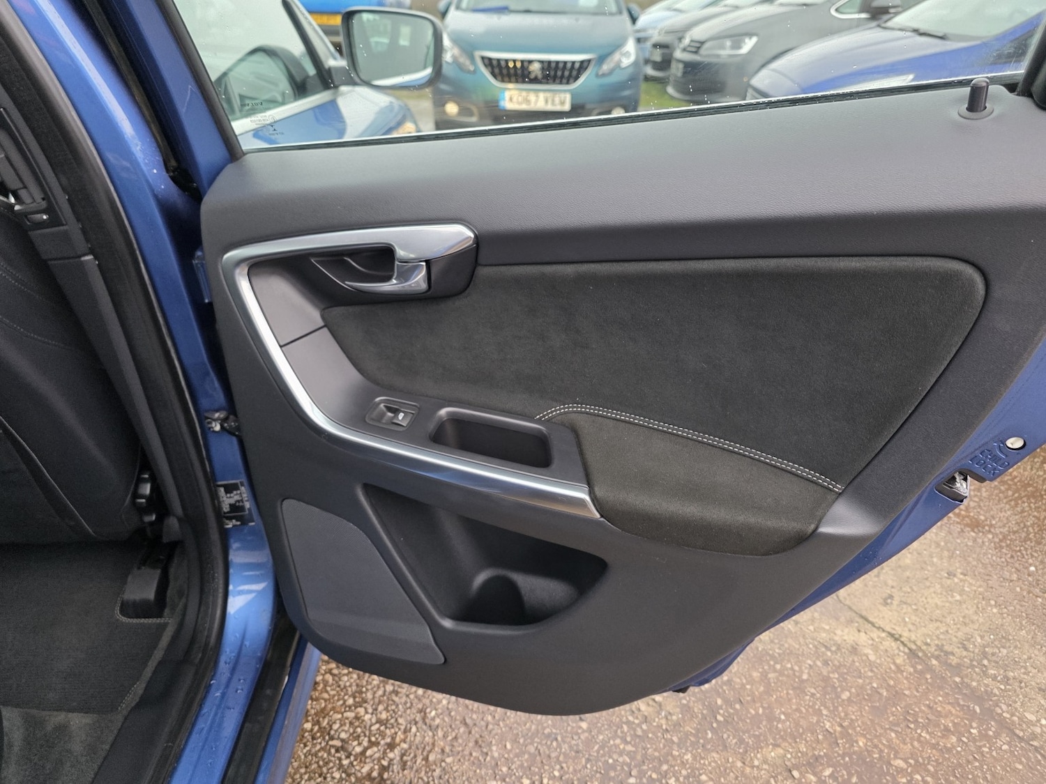 Used Volvo XC60 2016 for sale - 77225225: Photo 40