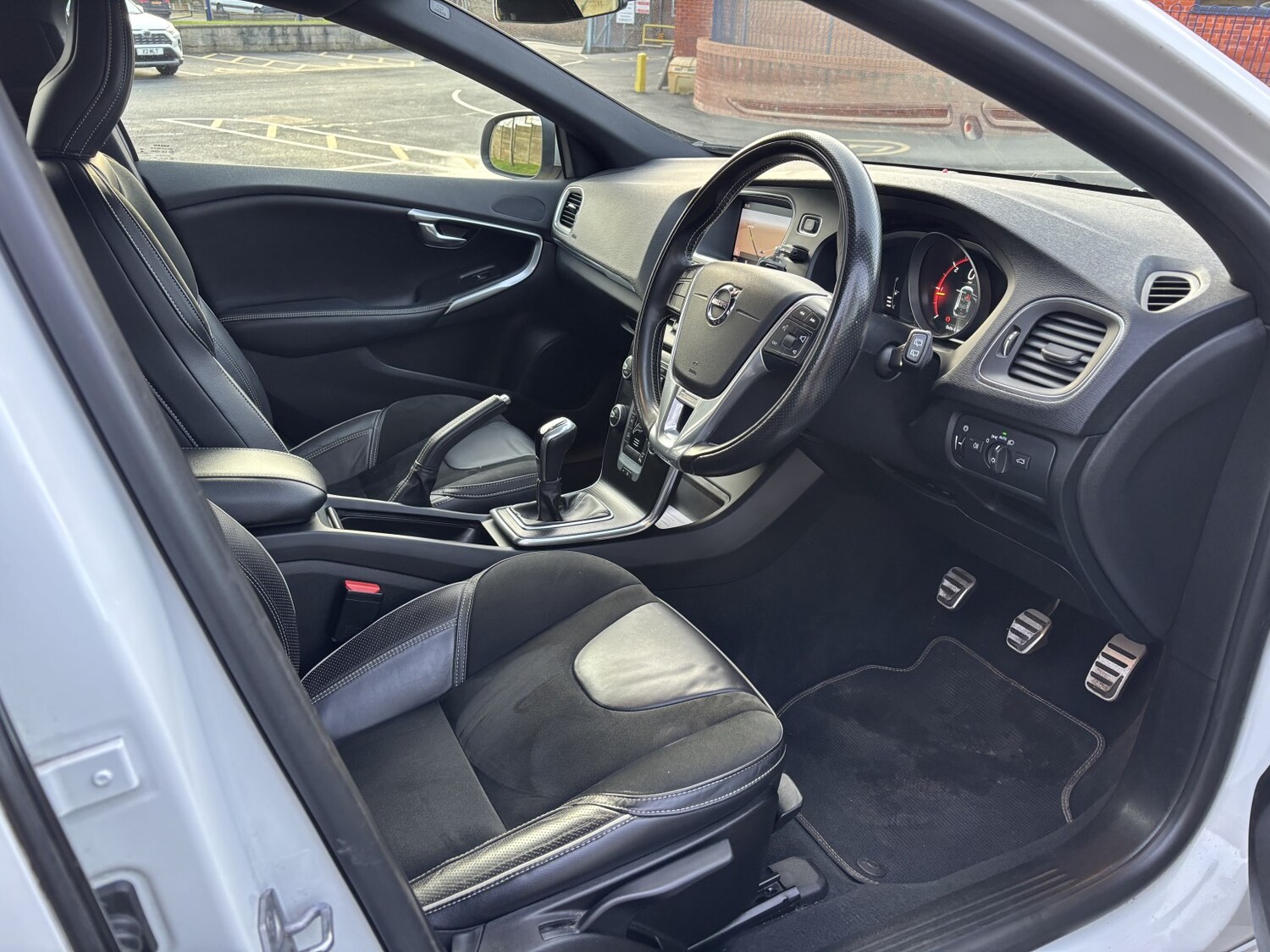 Used Volvo V40 2017 for sale - 77694409: Photo 9