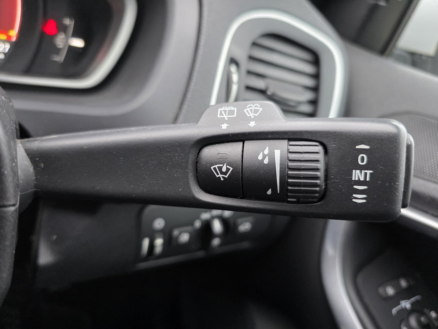 Used Volvo V40 2018 for sale - 77687694: Photo 17