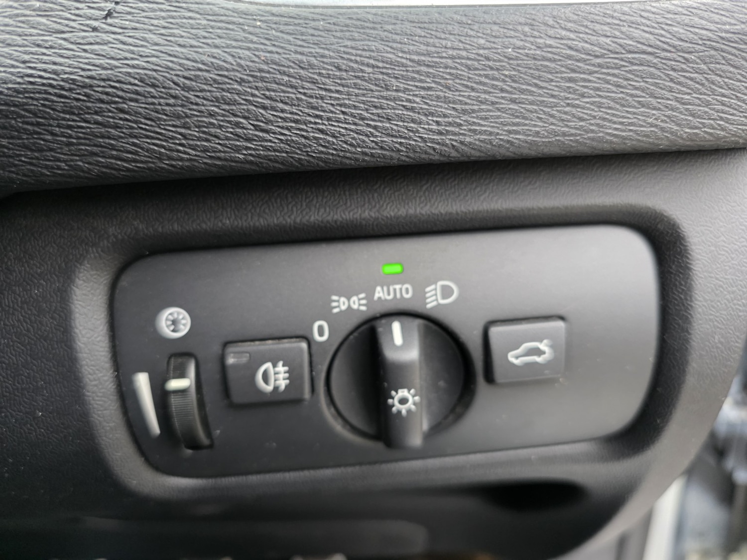 Used Volvo V40 2018 for sale - 77687694: Photo 24