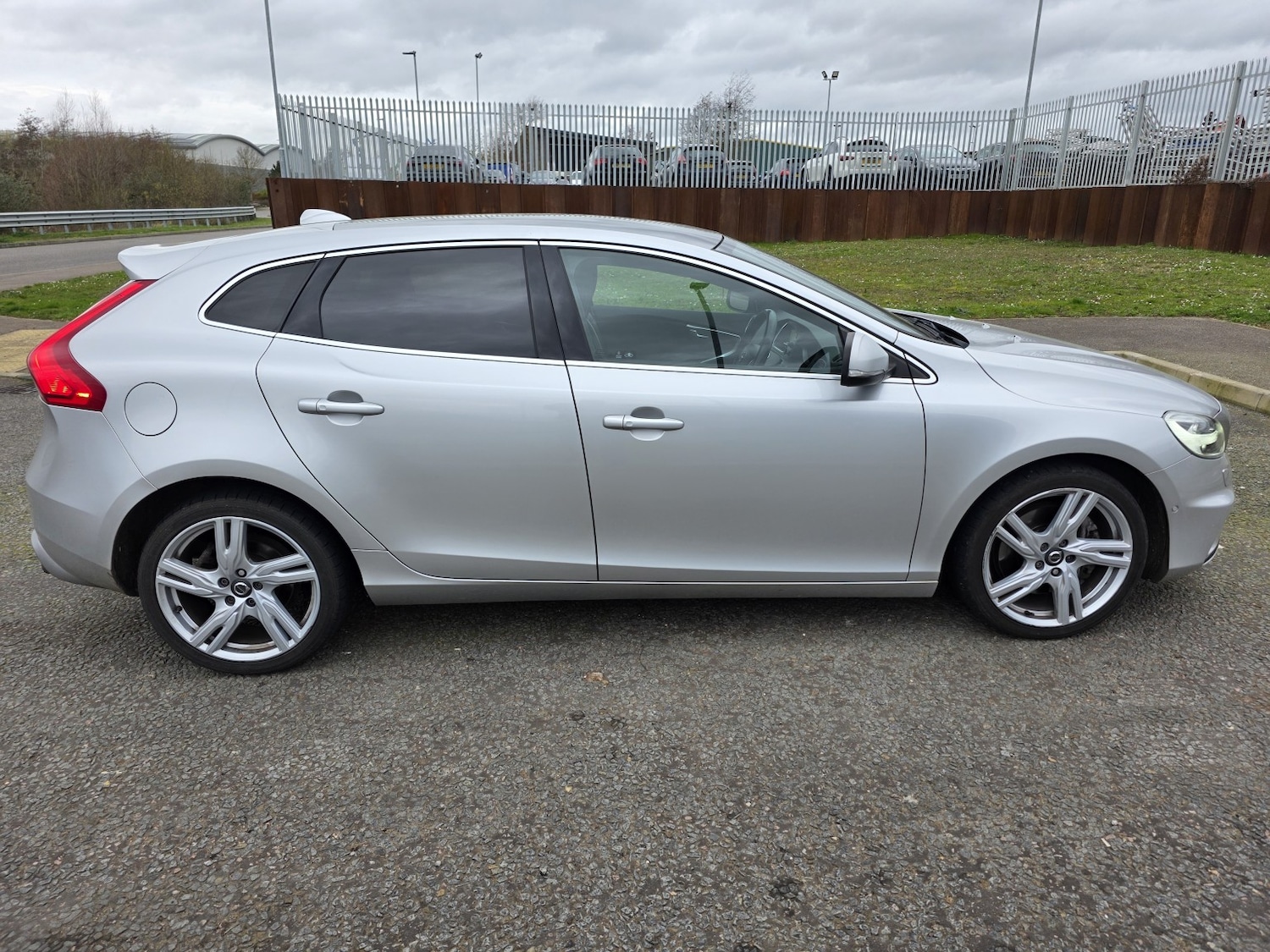 Used Volvo V40 2018 for sale - 77687694: Photo 5