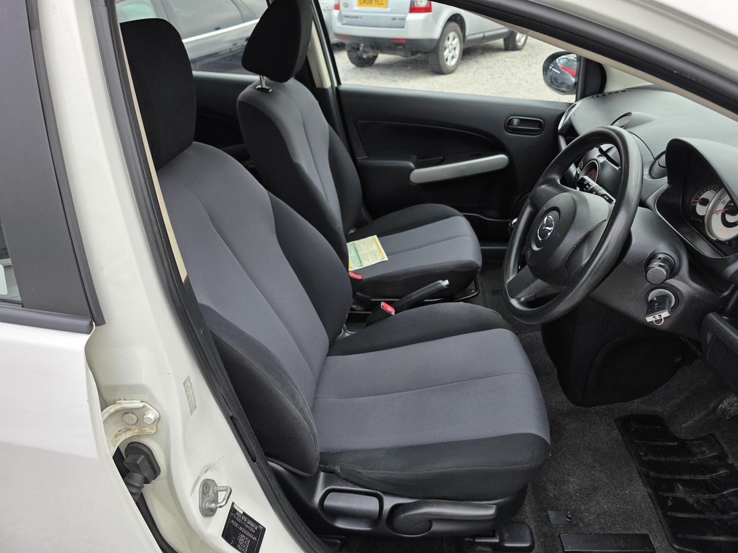 Used Mazda Mazda2 2009 for sale - 76324749: Photo 9