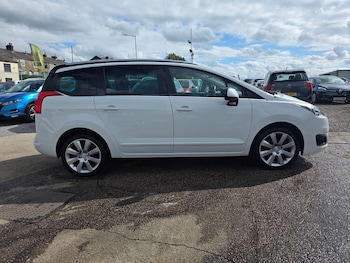 Used Peugeot 5008 2016 for sale - 77342701: Photo