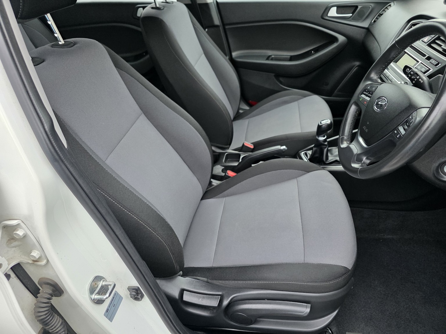 Used Hyundai i20 2017 for sale - 77981808: Photo 9