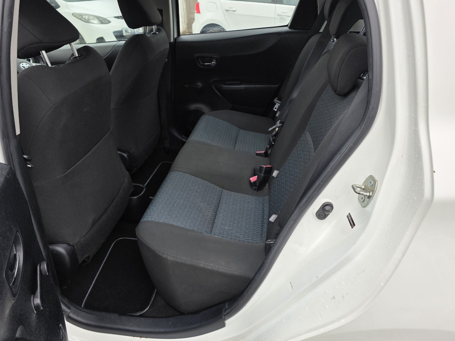 Used Toyota Yaris 2012 for sale - 76324843: Photo 12