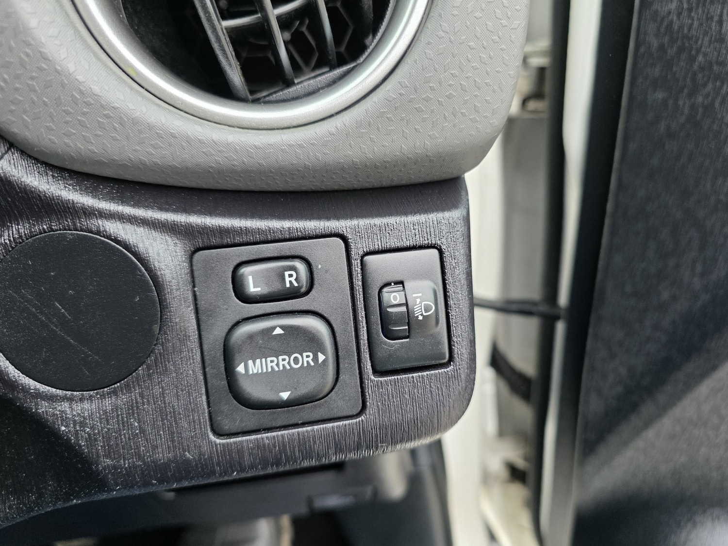 Used Toyota Yaris 2012 for sale - 76324843: Photo 17