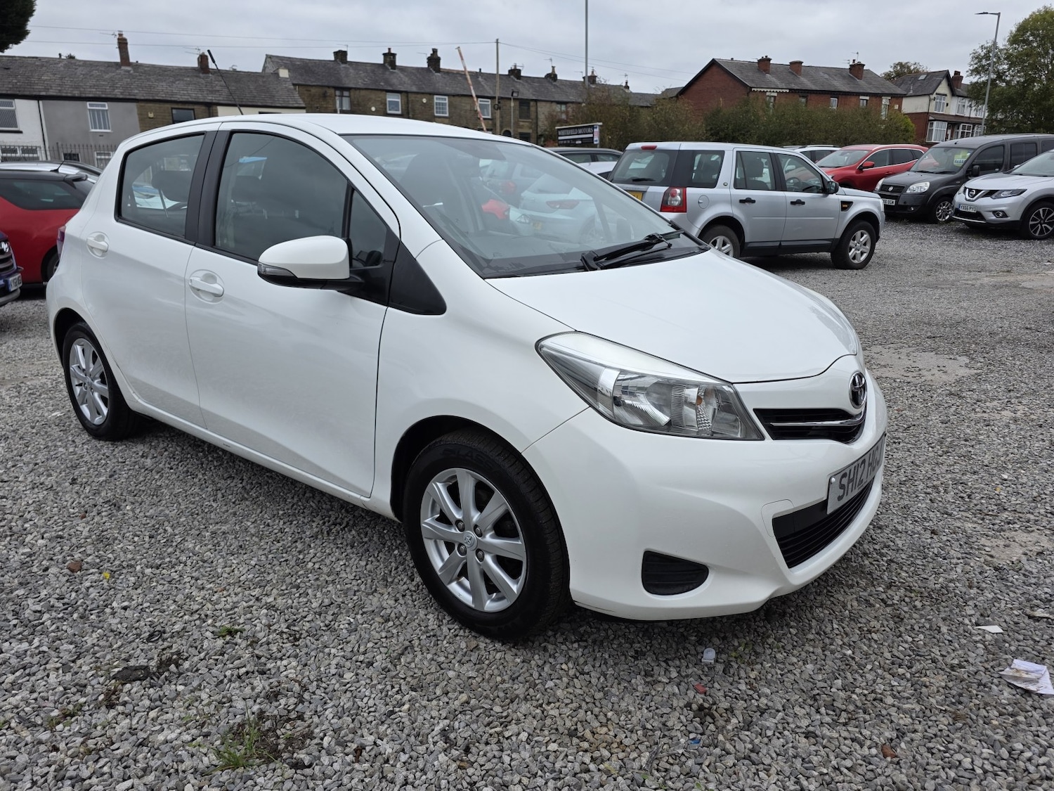 Used Toyota Yaris 2012 for sale - 76324843: Photo 2