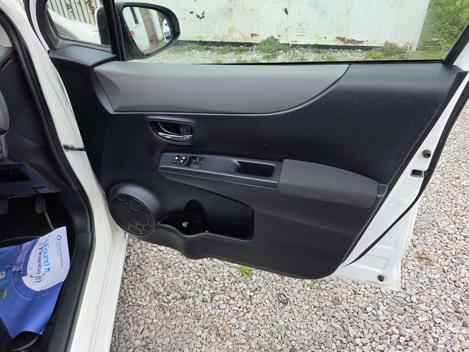 Used Toyota Yaris 2012 for sale - 76324843: Photo 21