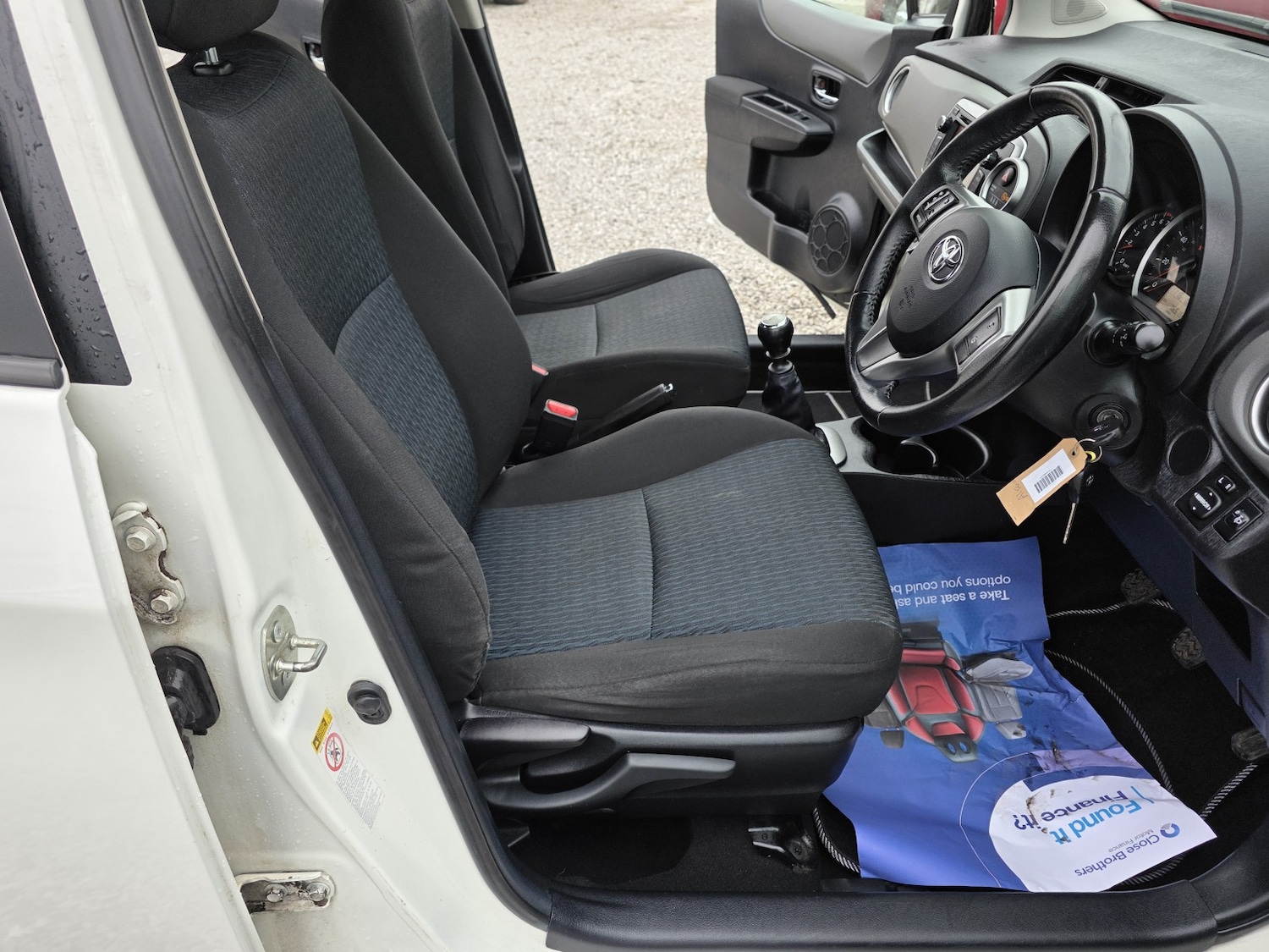 Used Toyota Yaris 2012 for sale - 76324843: Photo 9