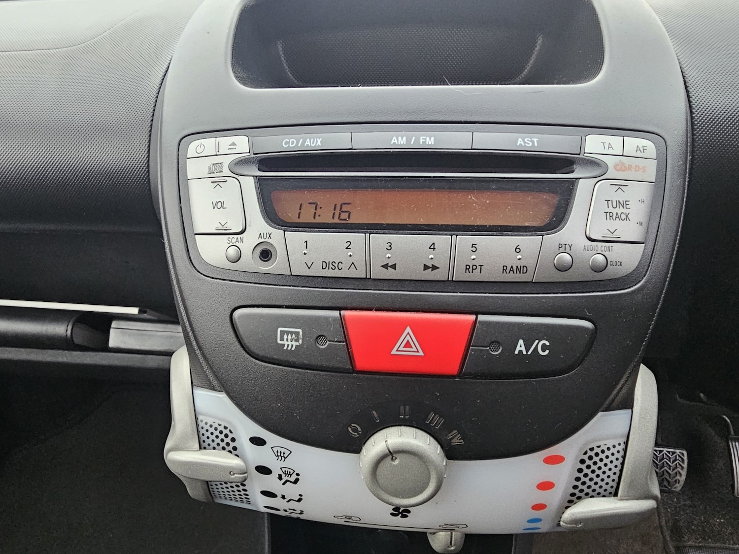 Used Toyota AYGO 2014 for sale - 76316387: Photo 11