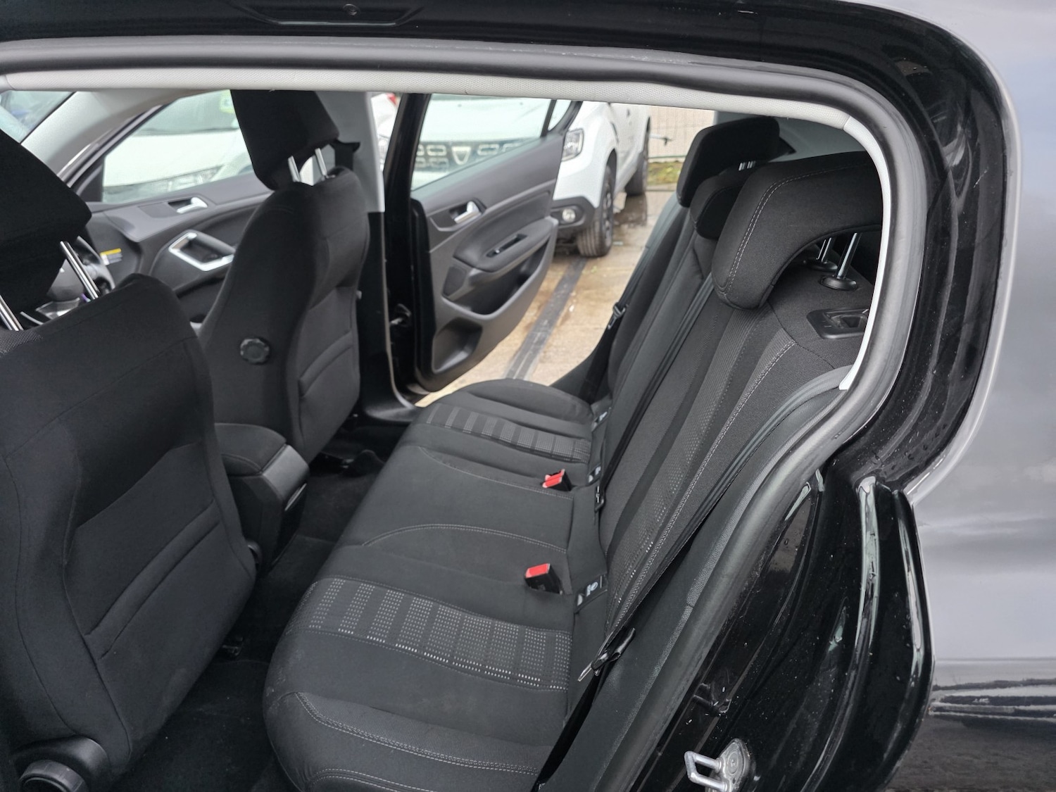 Used Peugeot 308 2017 for sale - 76785017: Photo 12