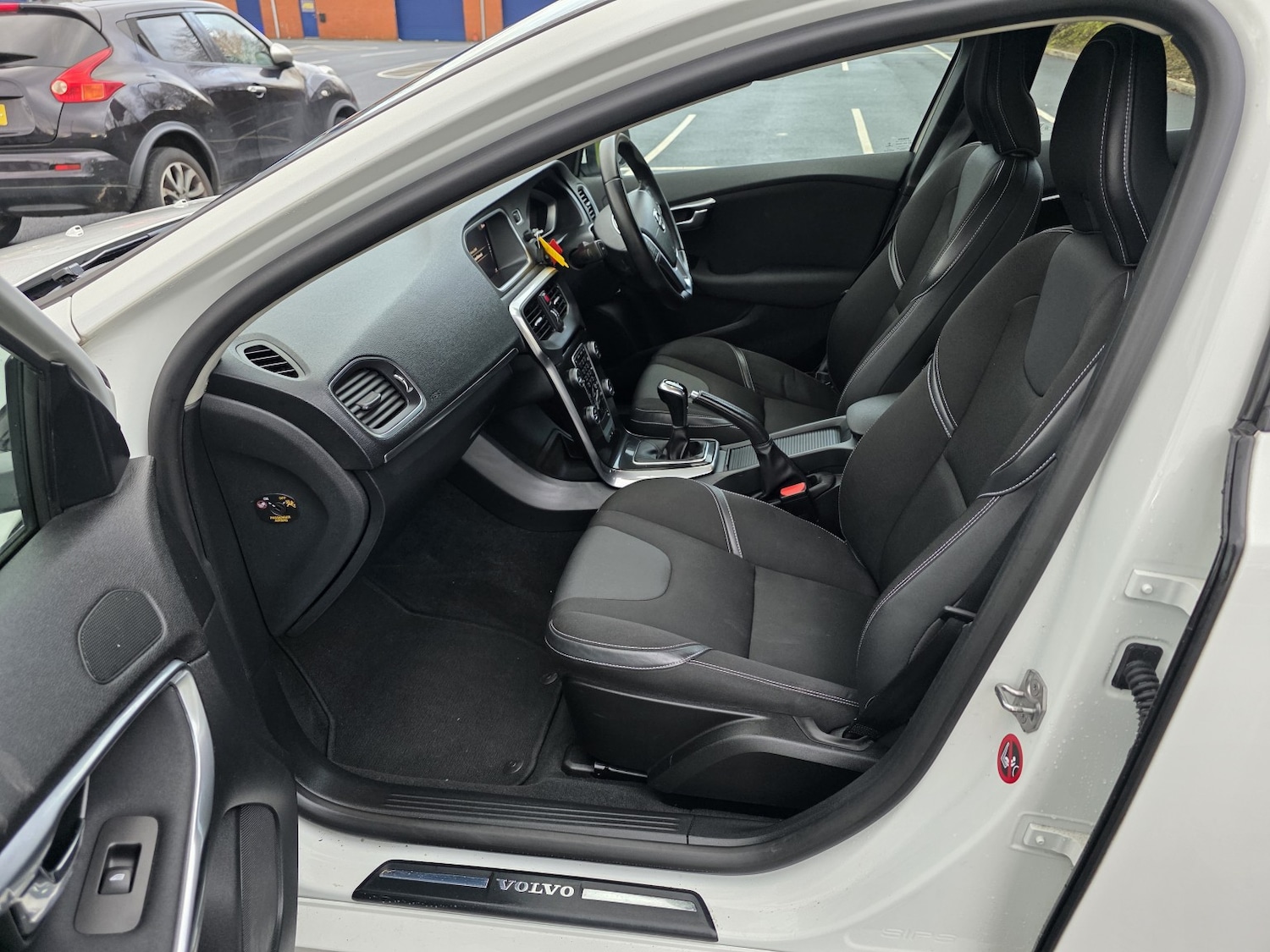 Used Volvo V40 2018 for sale - 77342580: Photo 11