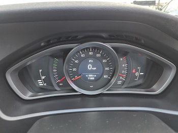 Used Volvo V40 2018 for sale - 77342580: Photo