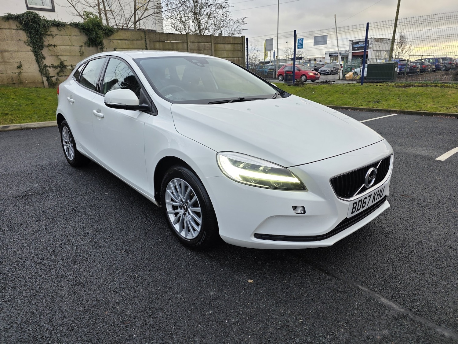 Used Volvo V40 2018 for sale - 77342580: Photo 2