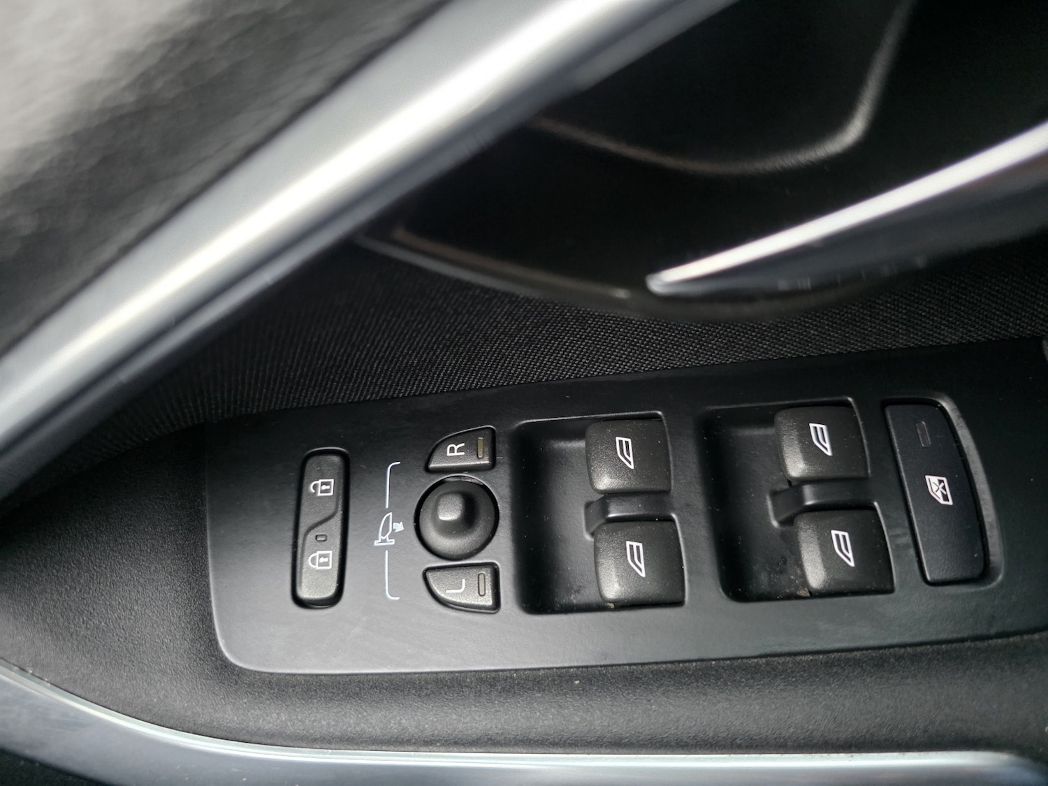 Used Volvo V40 2018 for sale - 77342580: Photo 21