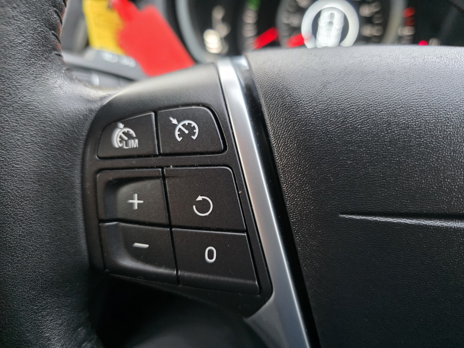 Used Volvo V40 2018 for sale - 77342580: Photo 24