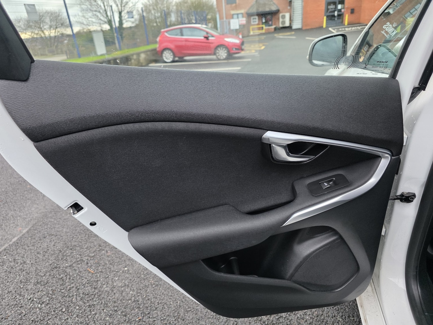 Used Volvo V40 2018 for sale - 77342580: Photo 28