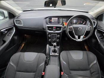 Used Volvo V40 2018 for sale - 77342580: Photo