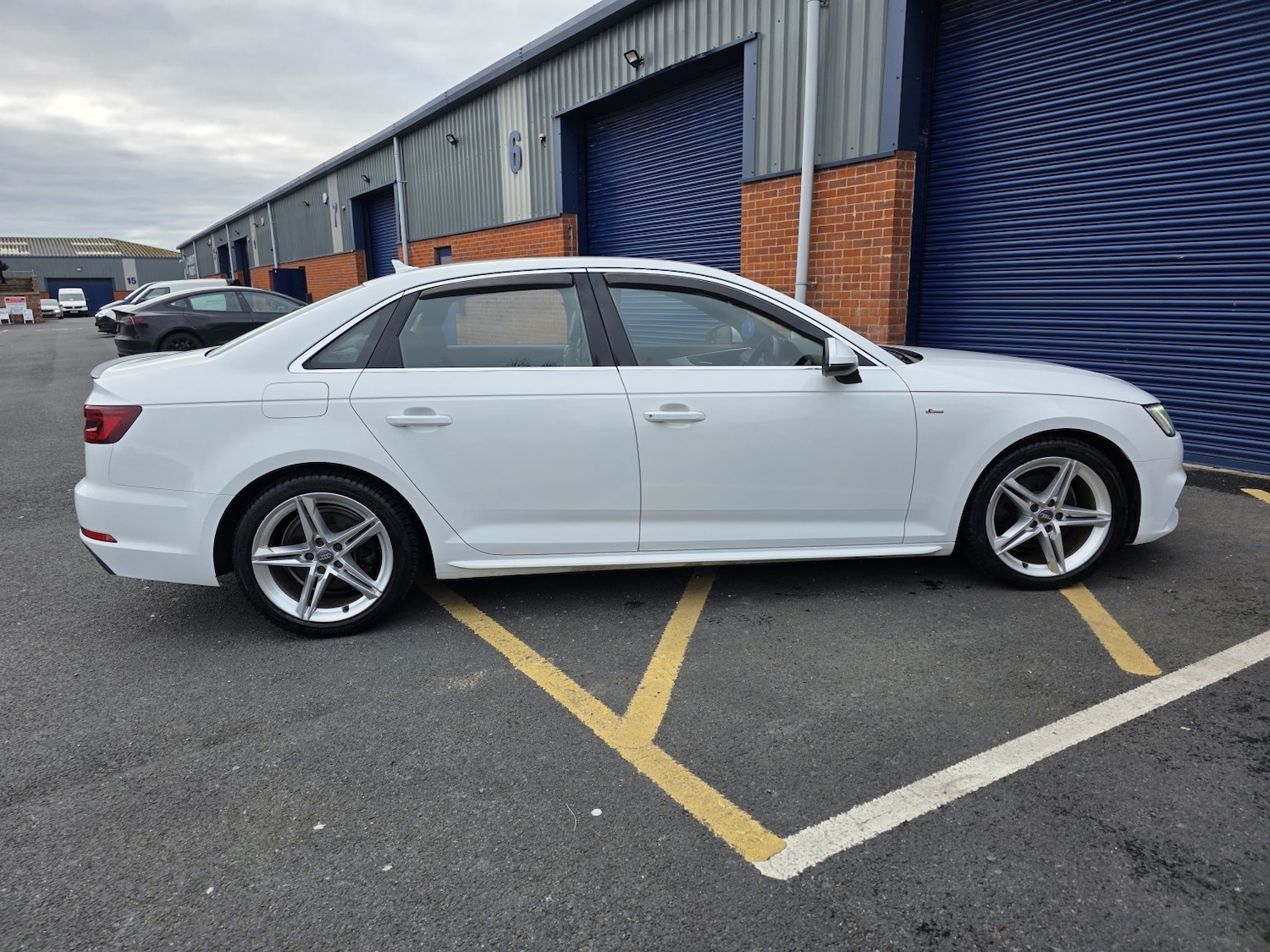 Used Audi A4 2017 for sale - 78090649: Photo 4
