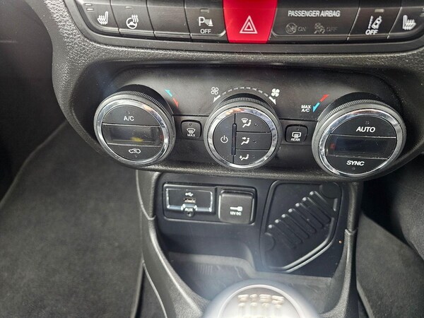 Used Jeep Renegade 2016 for sale - 75632821: Photo 28