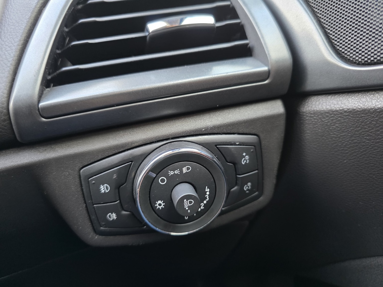 Used Ford Mondeo 2016 for sale - 77342576: Photo 23