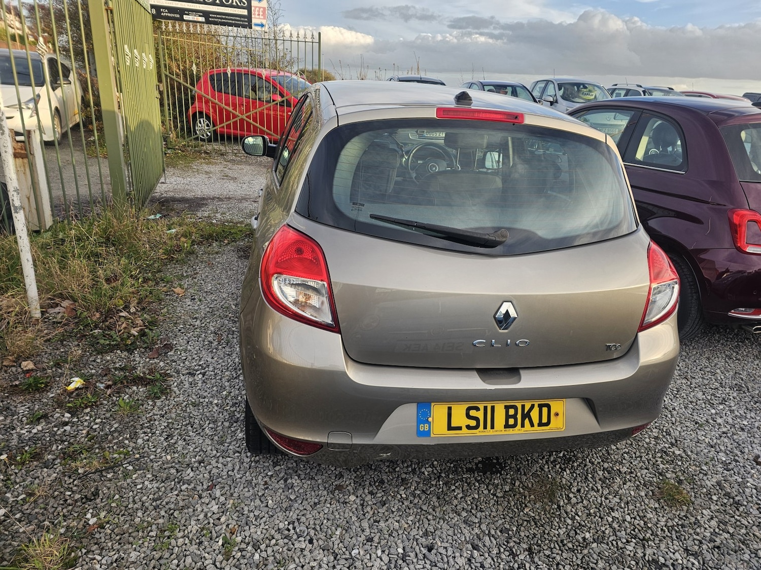 Used Renault Clio 2011 for sale - 76449389: Photo 2