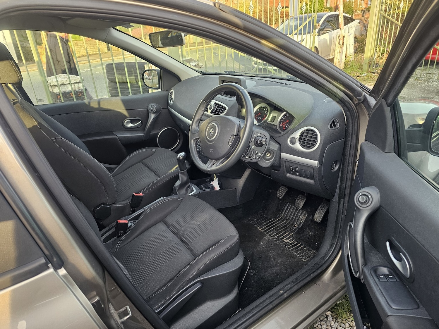 Used Renault Clio 2011 for sale - 76449389: Photo 5