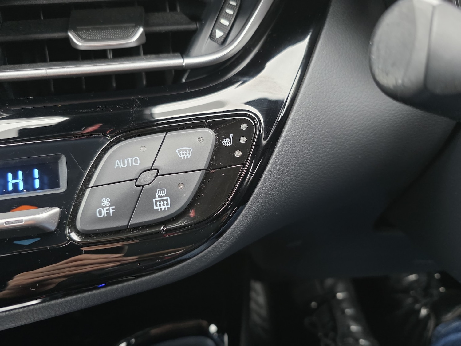 Used Toyota C-HR 2020 for sale - 76963370: Photo 14