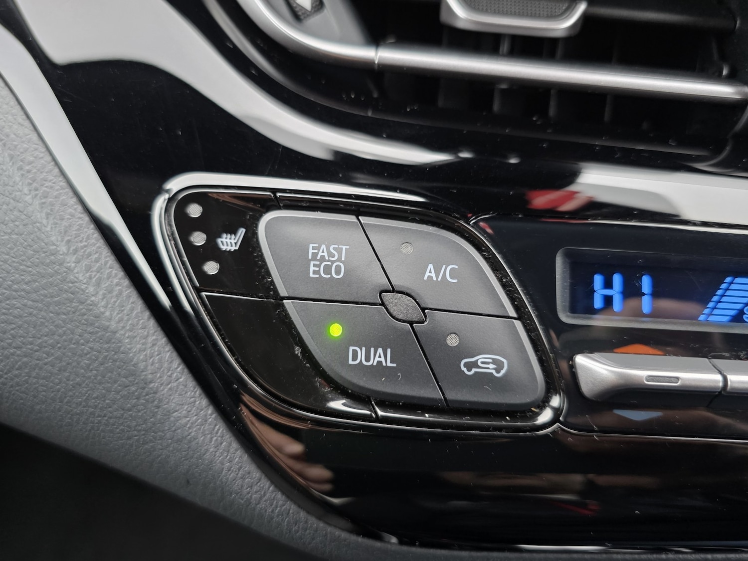 Used Toyota C-HR 2020 for sale - 76963370: Photo 15