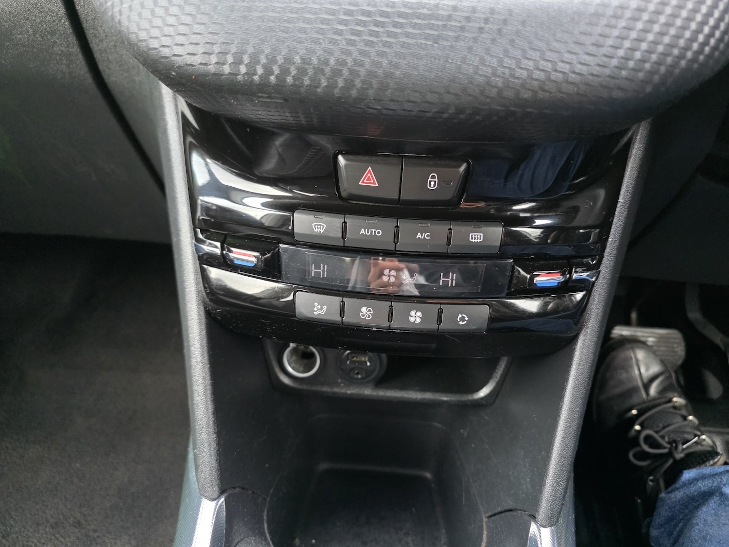 Used Peugeot 2008 2014 for sale - 76591507: Photo 15