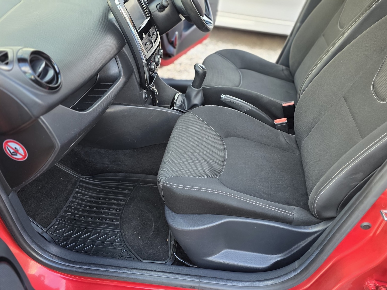 Used Renault Clio 2015 for sale - 76821614: Photo 11