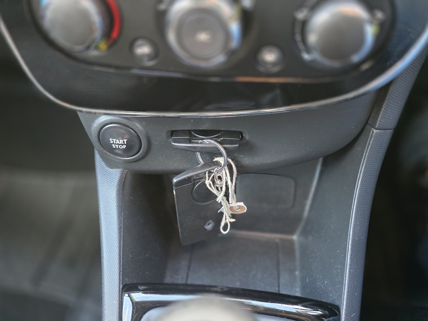 Used Renault Clio 2015 for sale - 76821614: Photo 16